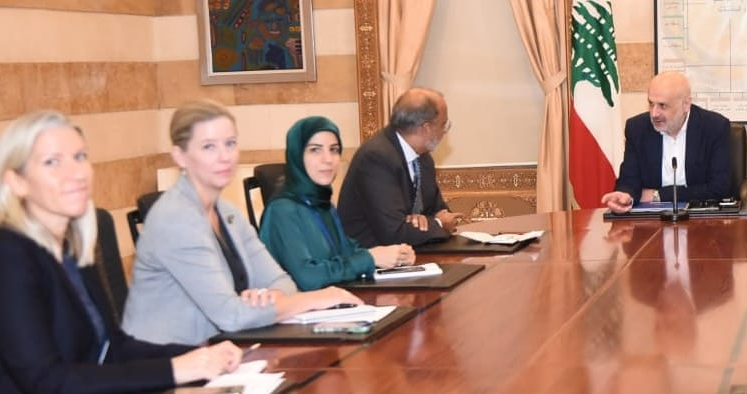 وزير الداخلية يعرض مع ريزا الأزمة الناجمة عن الوجود السوري