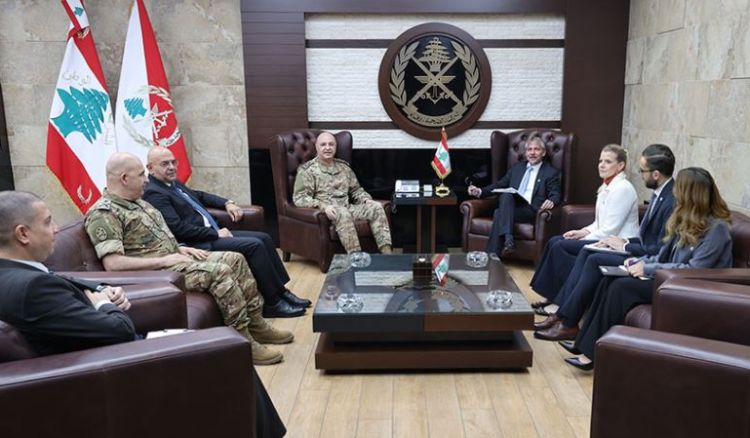 قائد الجيش استقبل المدير الإقليمي لمنطقة الشرق الأدنى والأوسط في اللجنة الدولية للصليب الأحمر