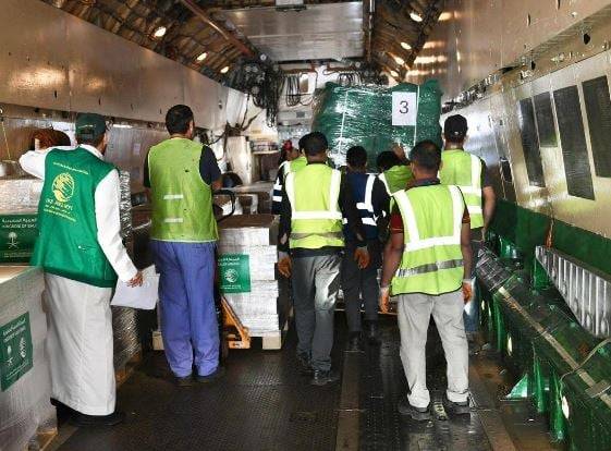 مساعدات تنطلق من السعودية الى بيروت