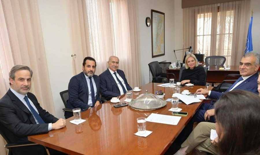 نواب من المعارضة يلتقون بلاسخارت : لوضع حد للحرب وتطبيق القرارات الدولية
