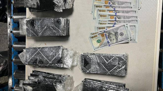 إحباط محاولة تهريب مبلغ مالي مزيّف إلى تركيا