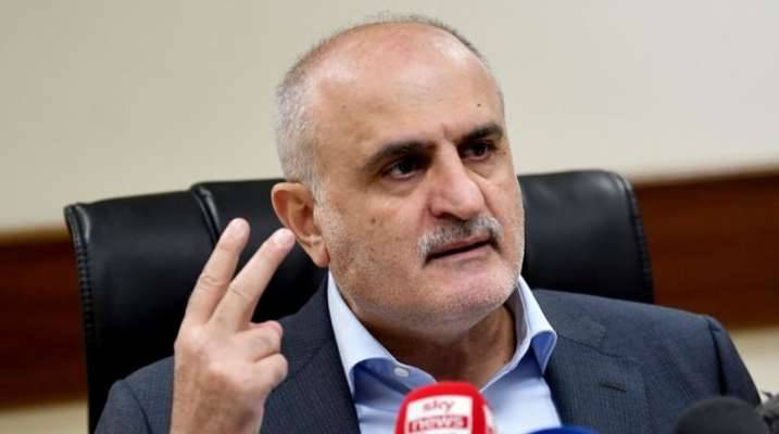 علي خليل نفى صورة تزعم دخول جنود إسرائيليين لمنزله: 