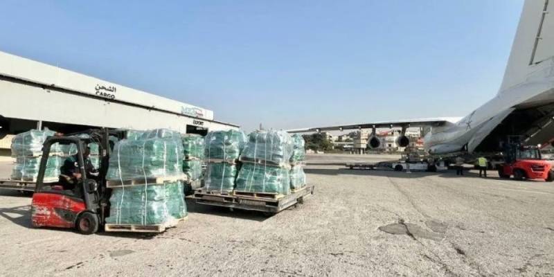 وصول الطائرة 18 من المساعدات الإغاثية السعودية إلى المطار