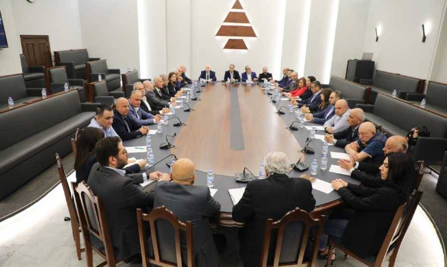 الكتائب: لضرورة أن يكون لبنان حاضرًا على طاولة المفاوضات حفاظًا على وجهه ودوره