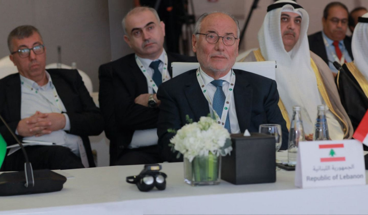 الحلبي من ابو ظبي: لايجاد مساحات مشتركة علميا وقانونيا من دون تسطيح التعليم العالي