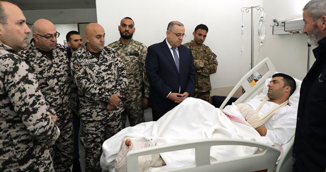 البيسري يعود الجرحى العسكريين
