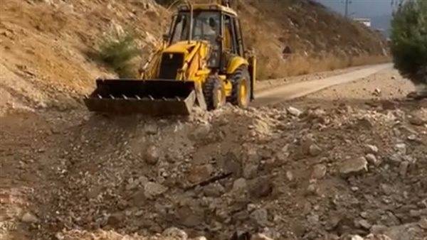 فتح الطرق المقطوعة في العرقوب لتسهيل حركة المرور للنازحين