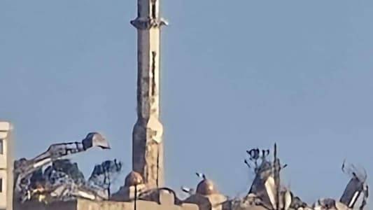 الجيش الإسرائيلي يدمر مسجد مارون الراس بالكامل