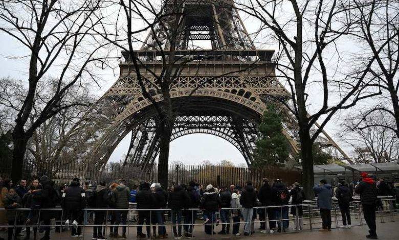 إخلاء برج إيفل بسبب حريق