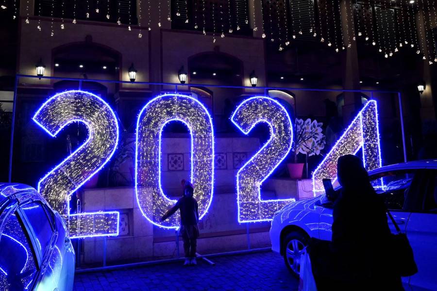 العالم يودع 2024.. عام شديد الحرارة شهد عودة ترامب وهروب الأسد