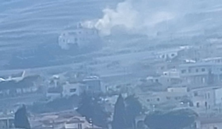 غارة على خراج جبال البطم تسببت باندلاع حريق في المكان