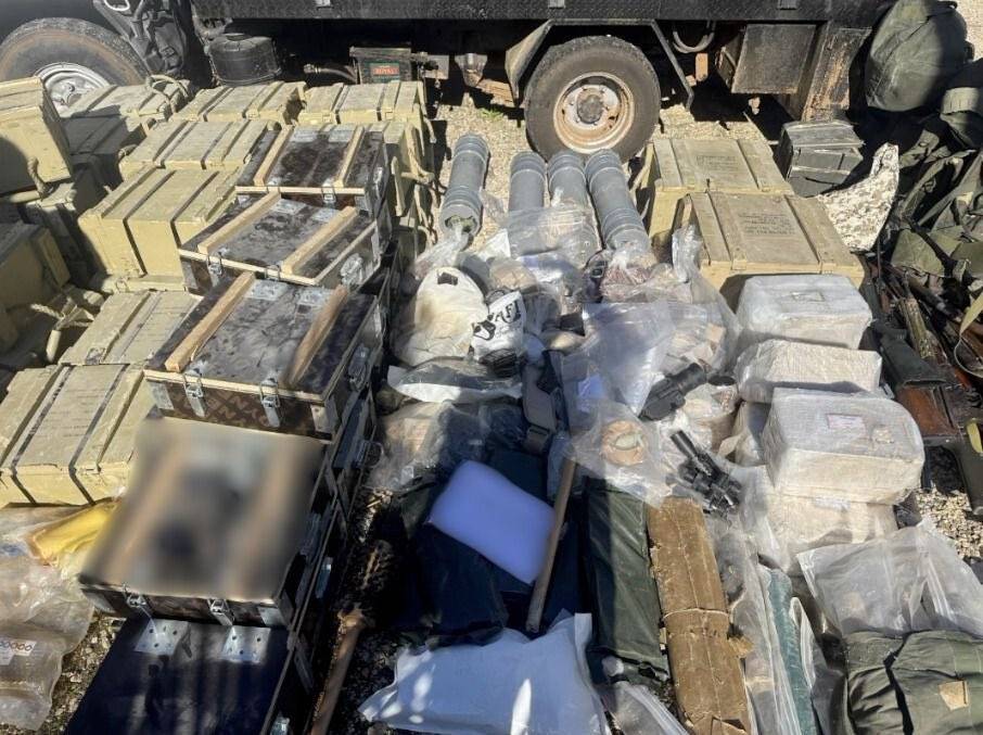 إسرائيل تزعم مصادرة مخازن كبيرة للأسلحة في الجنوب
