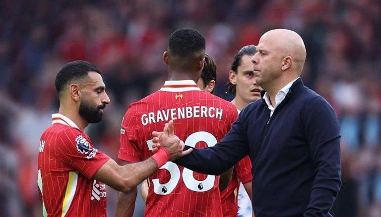 سلوت يرد على إمكانية انتقال صلاح إلى الدوري السعودي