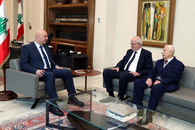 التحقيقات في قضية تفجير المرفأ.. موقف لعون