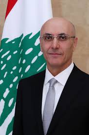وزير الداخلية للعاملين في الدفاع المدني: مثال للالتزام والتفاني في خدمة الوطن
