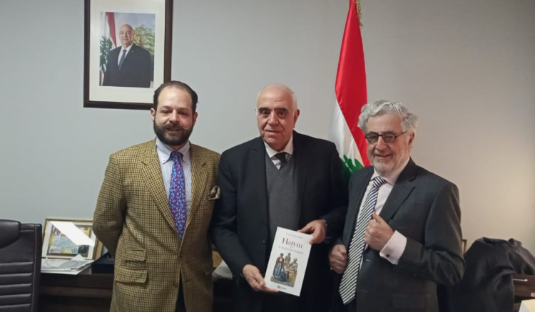 القصيفي تسلم من يوسف معوض كتابه 