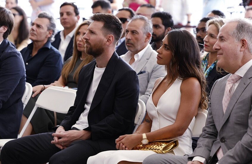 ميسي يعود للعب مع برشلونة