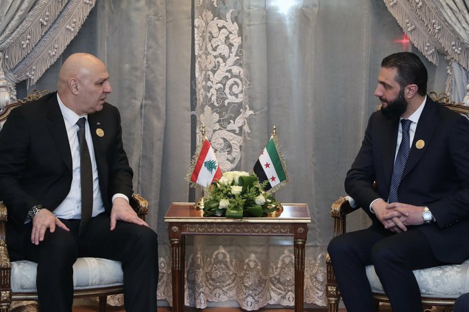 الرئيس جوزاف عون التقى الرئيس السوري أحمد الشرع على هامش القمة العربية الطارئة في القاهرة