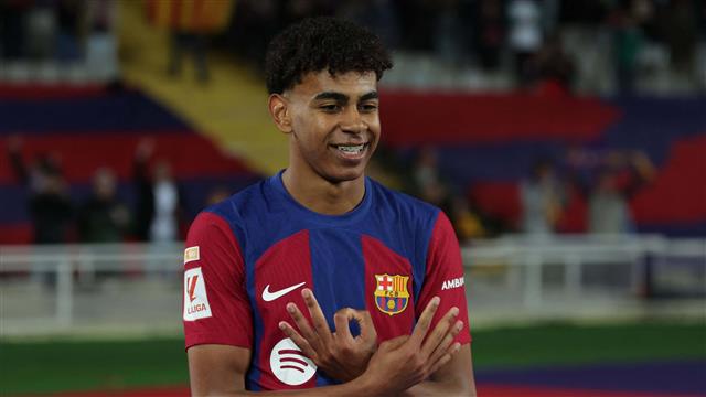 وكيل يامال ينهي الجدل: اللاعب سيجدد عقده مع برشلونة