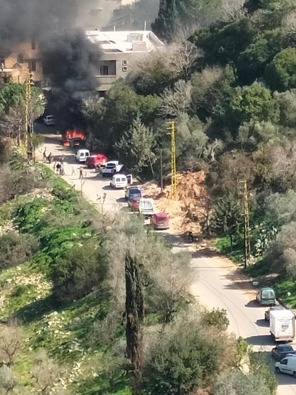 شهيد على الاقل في غارة لمسيرة استهدفت  سيارة على طريق بلدة خربة سلم في القطاع الاوسط