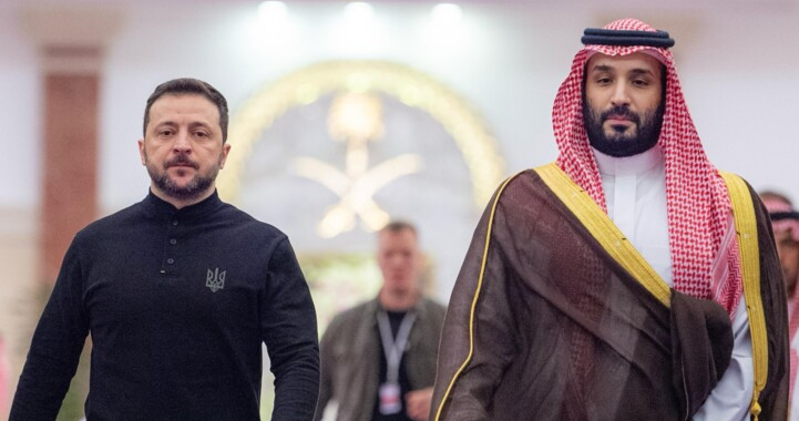 ولي العهد السعودي وزيلينسكي يعرضان جهود تحقيق سلام دائم في أوكرانيا