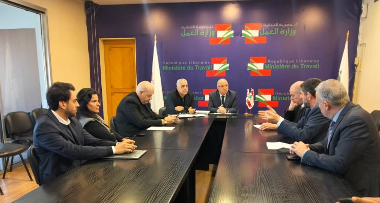 وزير العمل يجتمع مع كركي وممثلي المستشفيات الجامعية الكبرى.. إليكم التفاصيل