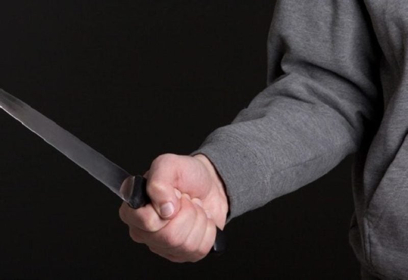 استدرجه جاره إلى داخل منزله وذبحه بسكين