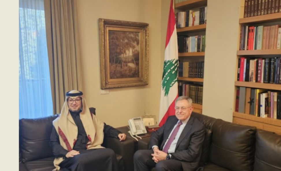 السنيورة عرض الاوضاع مع السفير بخاري