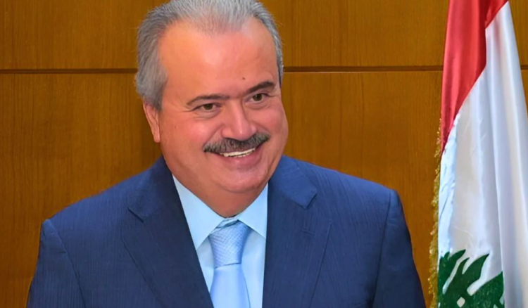 وزير المال يعرض مع جمعية الصناعيين لدعم الانتاج الوطني والمؤسسات السياحية
