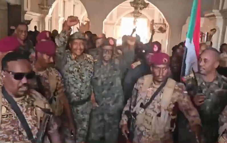 البرهان من داخل القصر الجمهوري: الخرطوم حرة