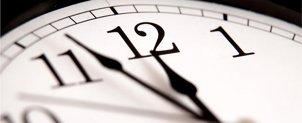تذكير بوجوب تقديم الساعة منتصف الليل