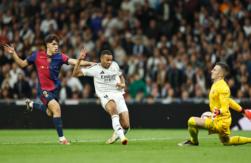 رابطة الليغا تعلن موعد كلاسيكو الدوري بين برشلونة وريال مدريد