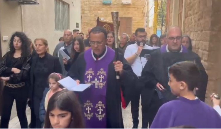 مسيحيّو صور وبنت جبيل يحيون الجمعة العظيمة