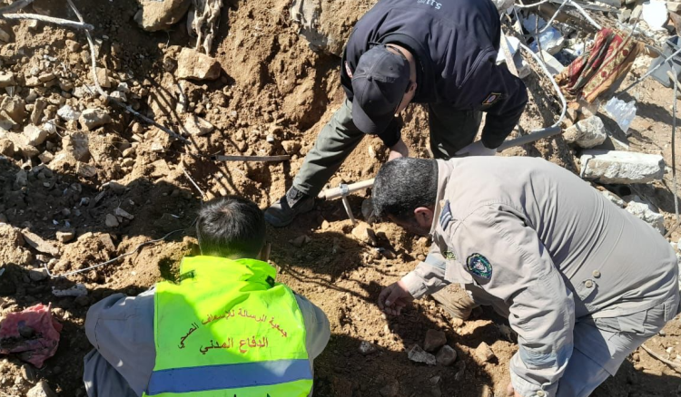 انتشال رفات شهيد داخل الحي الشرقي في الخيام