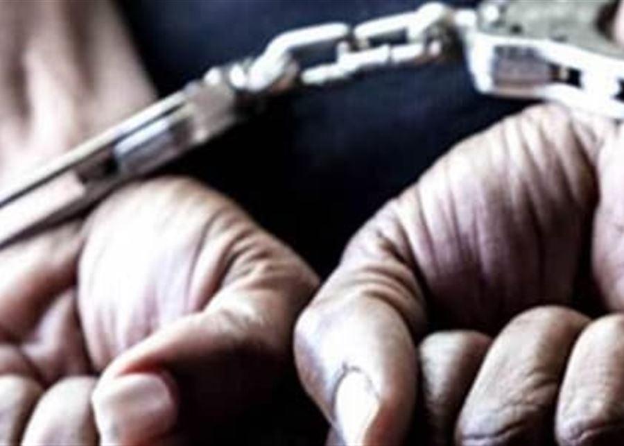 توقيف 5 أشخاص وضبط أسلحة حربية بحوزتهم