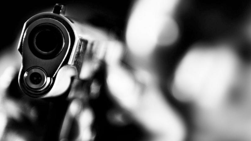 أنهى حياته بسلاح حربي...