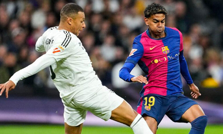 كلاسيكو حاسم بين برشلونة وريال مدريد في الدوري الإسباني
