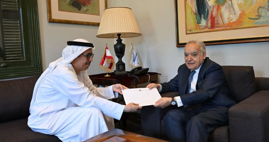 وزير الثقافة يتسلم دعوة من القائم بالأعمال الاماراتي لإلقاء محاضرة في مؤتمر