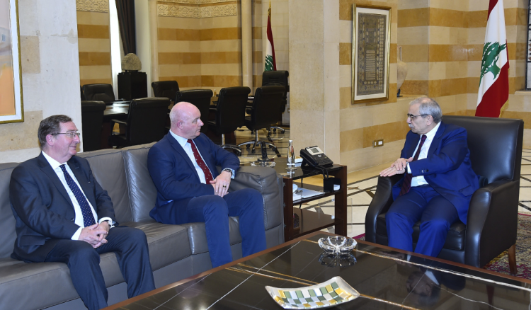 سلام يستقبل نائب رئيس أركان الدفاع البريطاني ويشدد على ضرورة الانسحاب الاسرائيلي الكامل