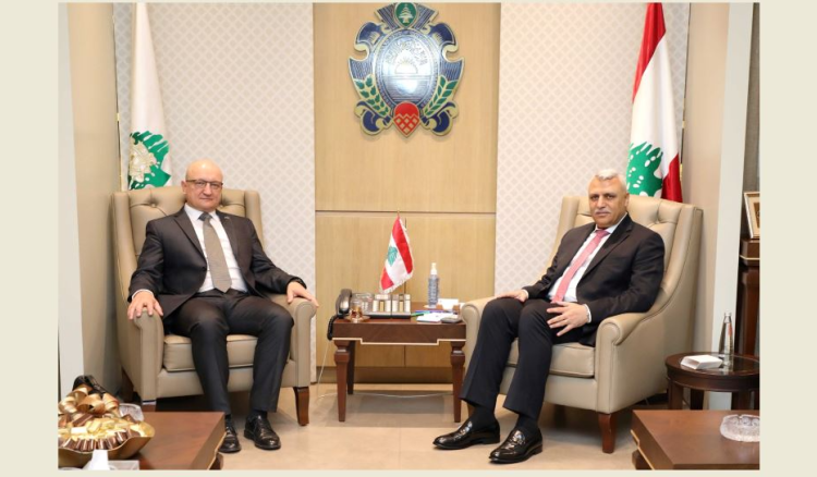 اللواء شقير يعرض الاوضاع مع الملحق العسكري التشيكي