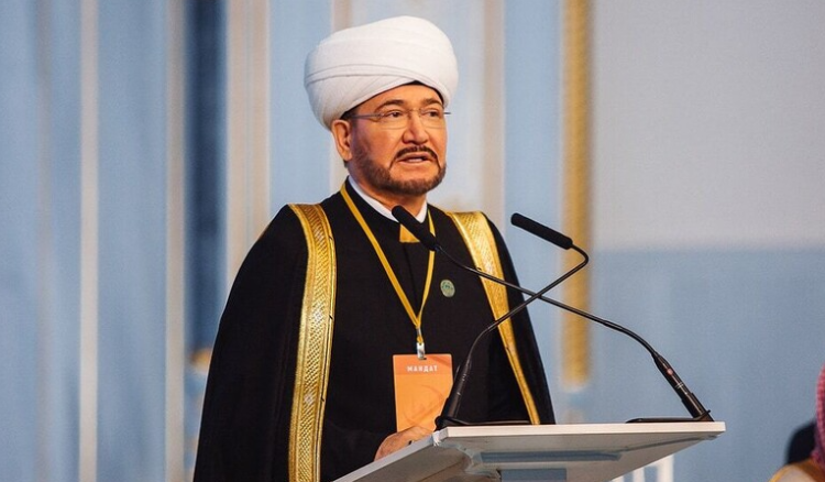 قرار من الأزهر بضم رئيس مسلمي روسيا لمجلس حكماء المسلمين