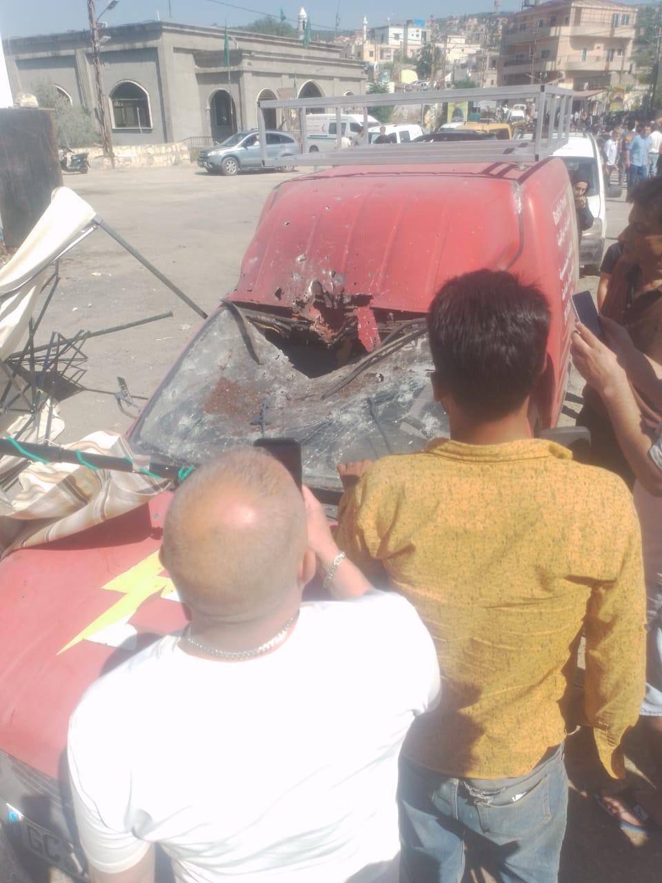 ثلاث اصابات في غارة المسيرة على بيت ليف غرب بنت جبيل