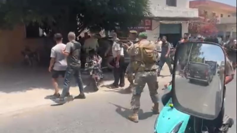 شبان يعترضون دورية لليونيفيل ..والجيش يتدخل