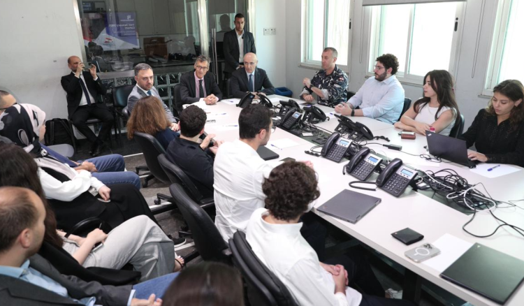 وزير الداخلية يتفقد غرفة العمليات الخاصة بالانتخابات : نعقد عليكم الآمال في صناعة التغيير الإيجابي