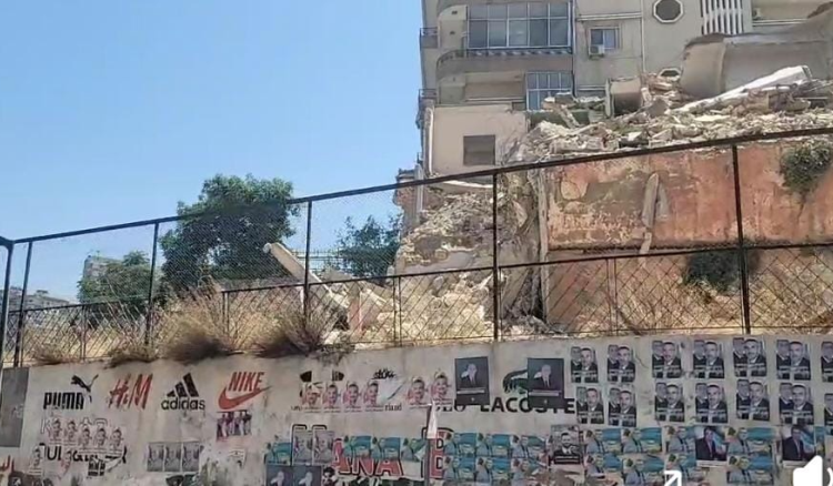 انهيار مبنى قديم غير مهجور على طريق قلعة طرابلس
