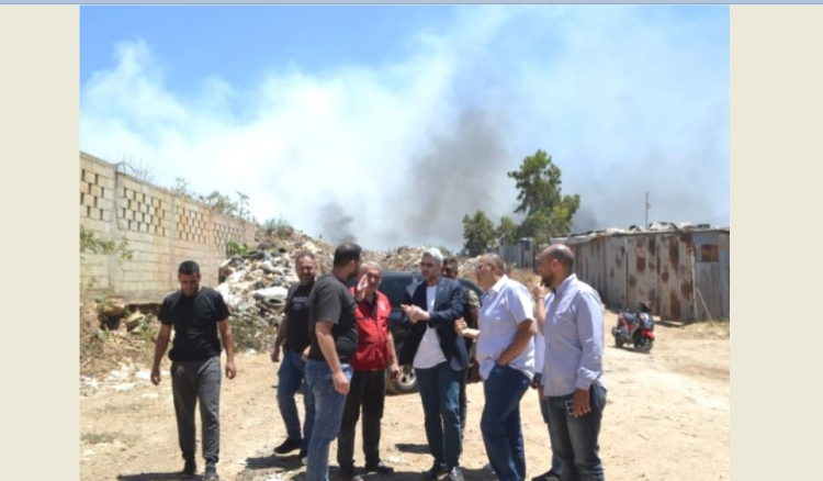 رئيس بلدية طرابلس يتفقد موقع الحريق في محيط سوق الاحد