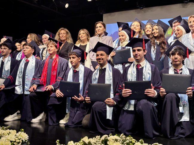 ثانوية الحريري الثانية تحتفل بتخريج طلابها للعام 2025 برعاية نازك رفيق الحريري