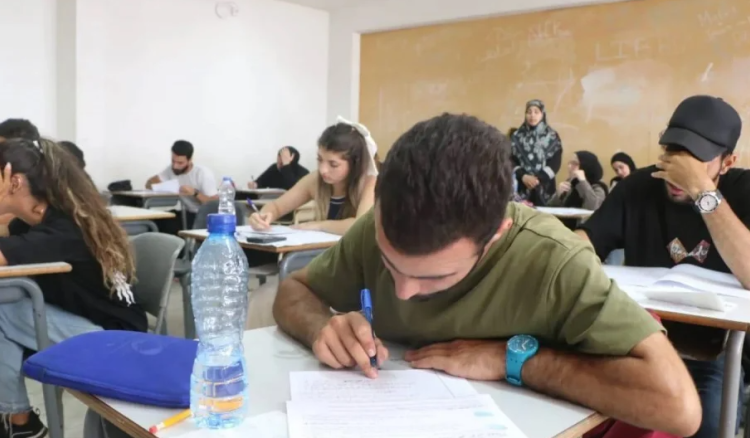 امتحانات الشهادة الثانوية انطلقت بفروعها الاربعة وجولة لكرامي على مراكز في بيروت