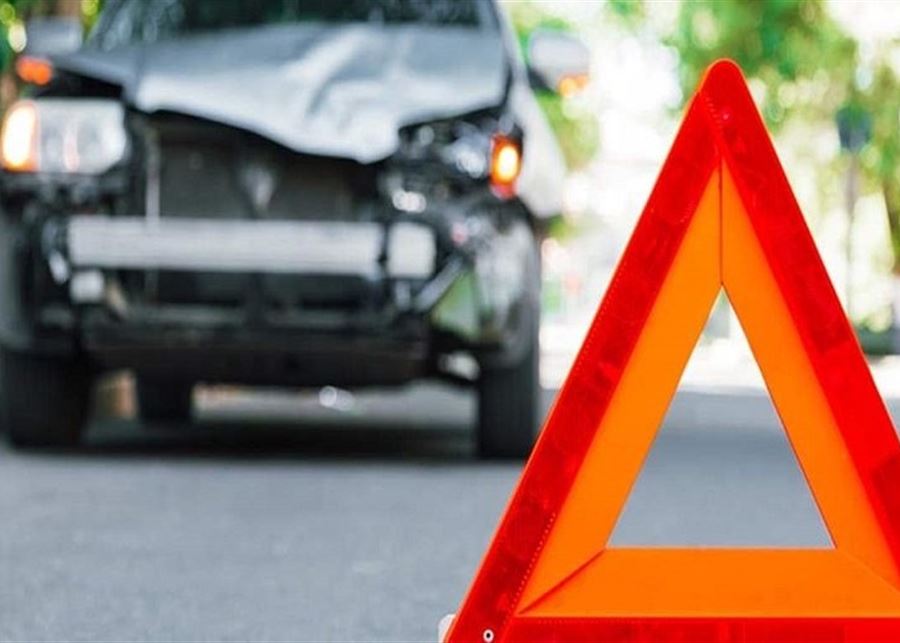قتيلان وجريحان نتيجة حادث تصادم بين سيارة ودراجتين ناريتين