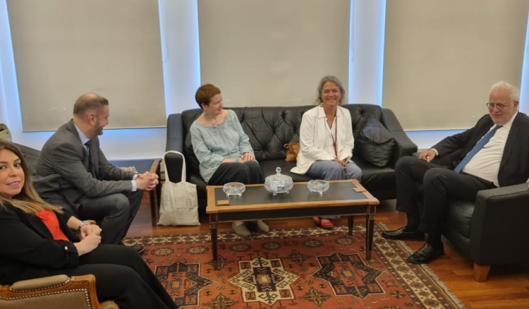وزير العدل يلتقي وفد المؤسسة المستقلة المعنية بملف المفقودين في سوريا